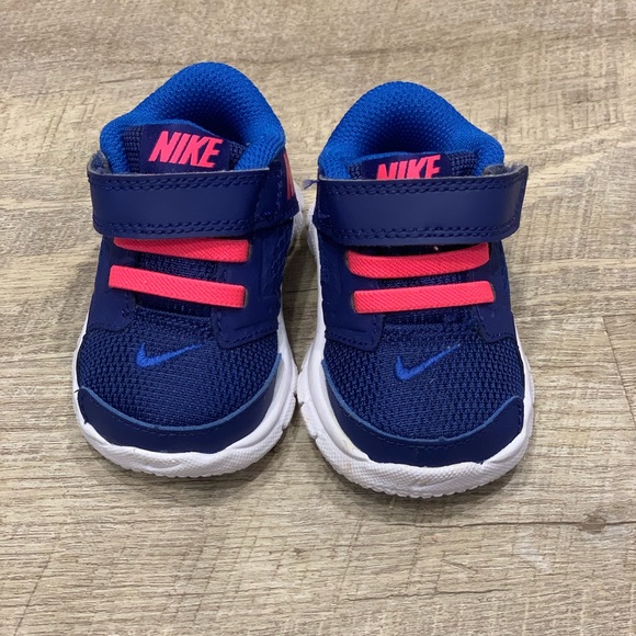 Infant Nike Trainers like new! - Picture 2 of 5